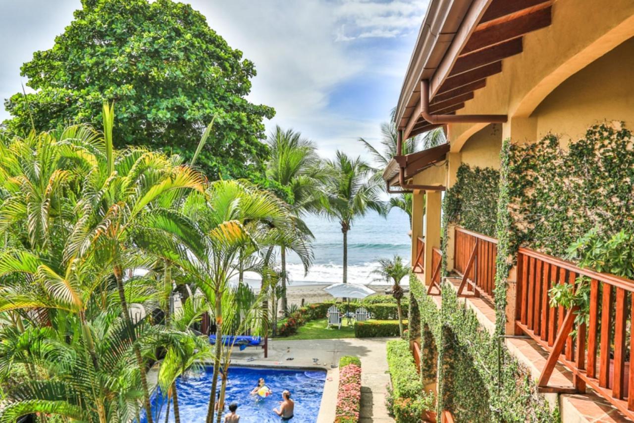 The Backyard Beachfront Hotel جاكو المظهر الخارجي الصورة
