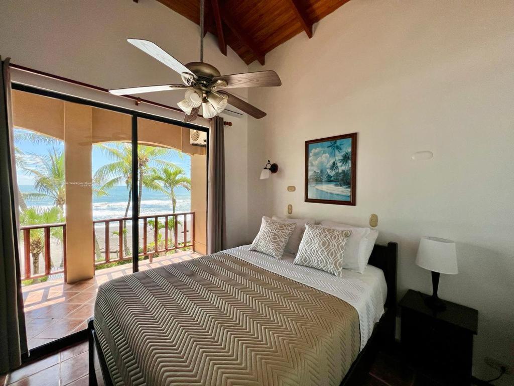 The Backyard Beachfront Hotel جاكو المظهر الخارجي الصورة