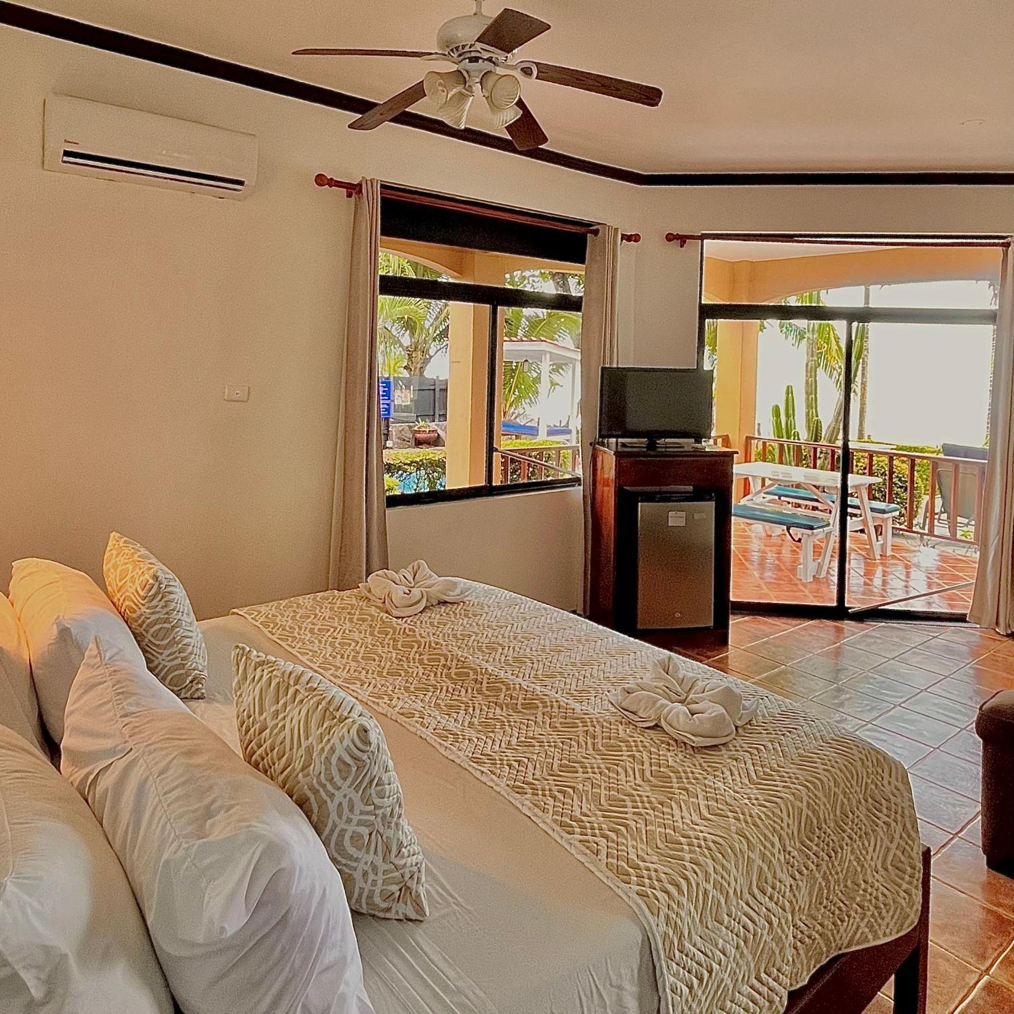 The Backyard Beachfront Hotel جاكو المظهر الخارجي الصورة