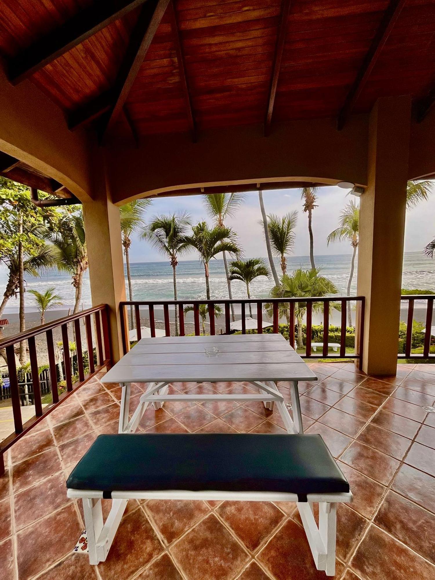 The Backyard Beachfront Hotel جاكو المظهر الخارجي الصورة