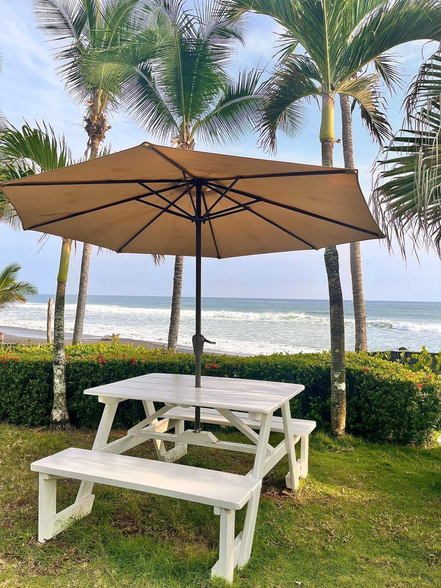 The Backyard Beachfront Hotel جاكو المظهر الخارجي الصورة