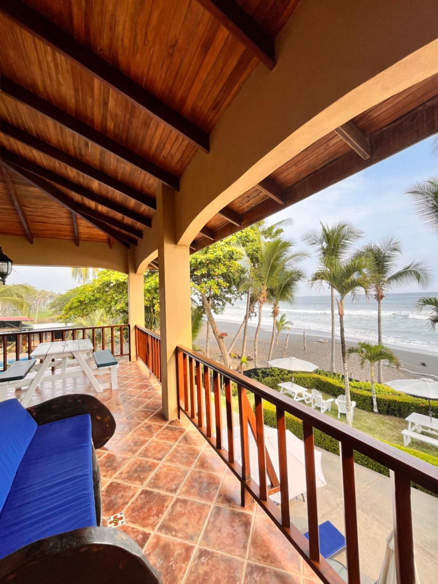 The Backyard Beachfront Hotel جاكو المظهر الخارجي الصورة