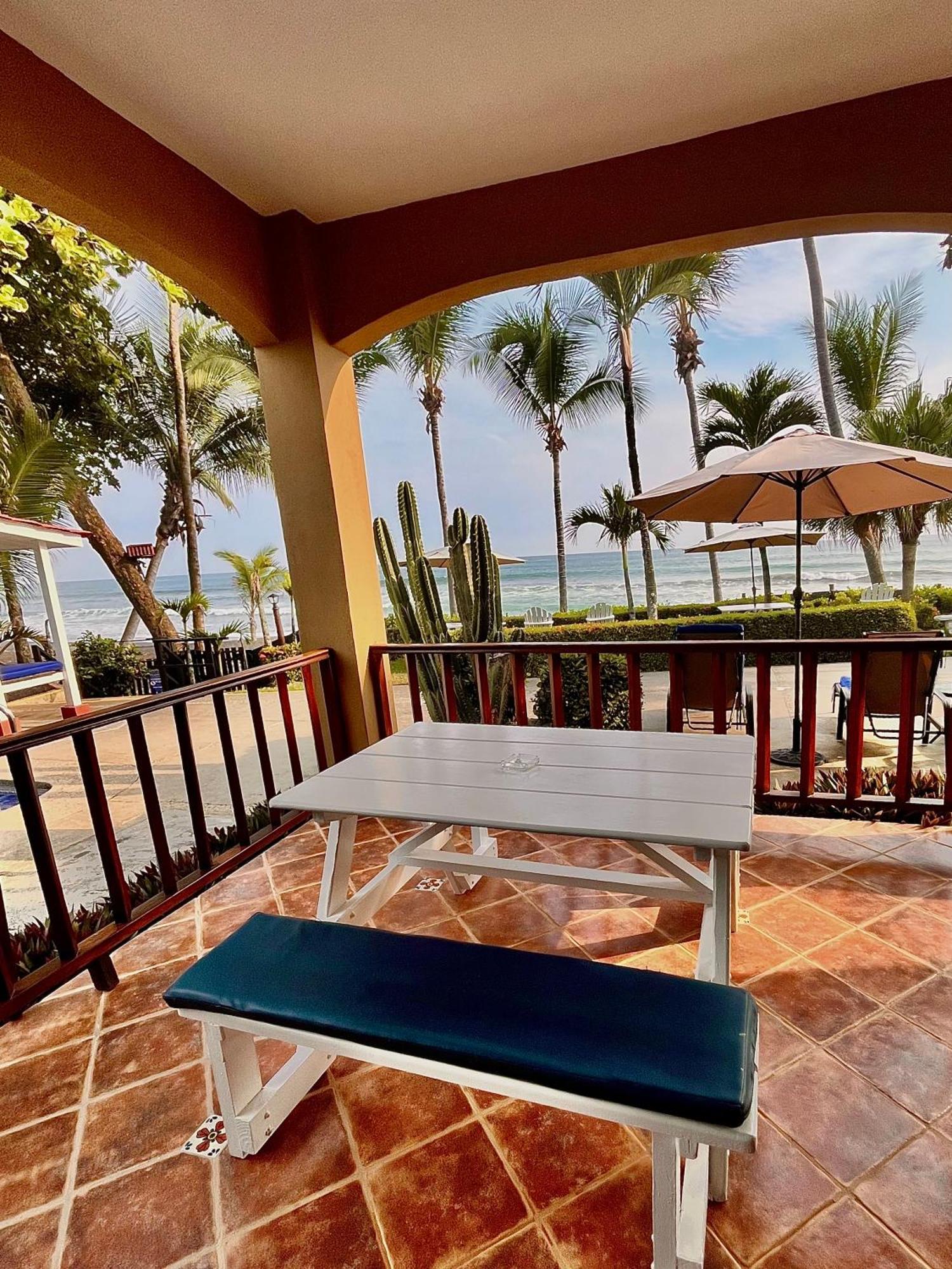 The Backyard Beachfront Hotel جاكو المظهر الخارجي الصورة