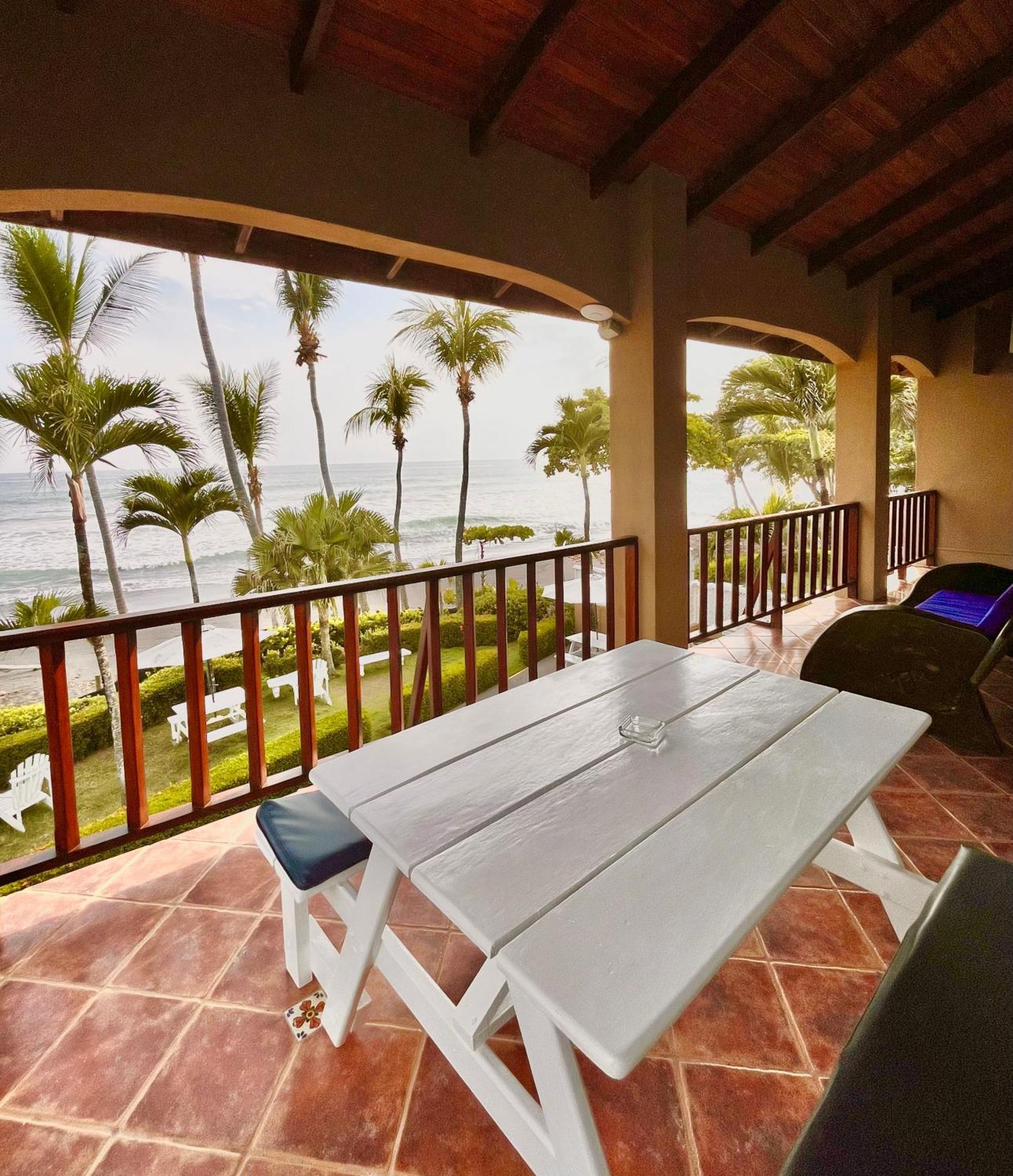 The Backyard Beachfront Hotel جاكو المظهر الخارجي الصورة